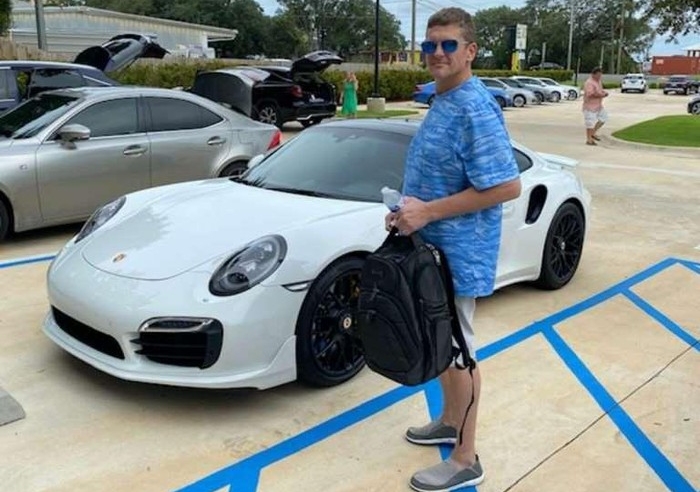 'Mảnh giấy vứt đi' giúp người đàn ông mua được cả Porsche 911